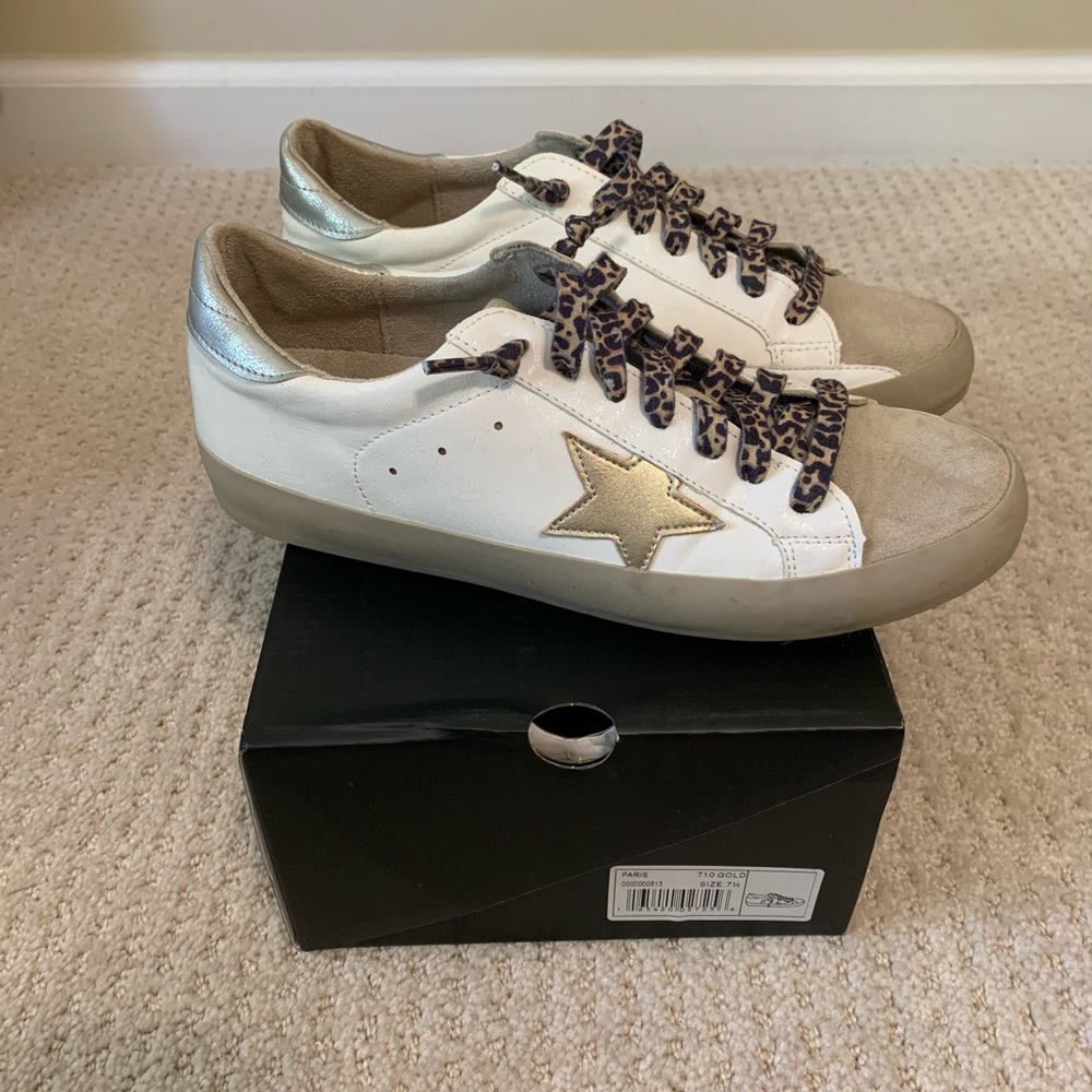 Shushop Sneakers